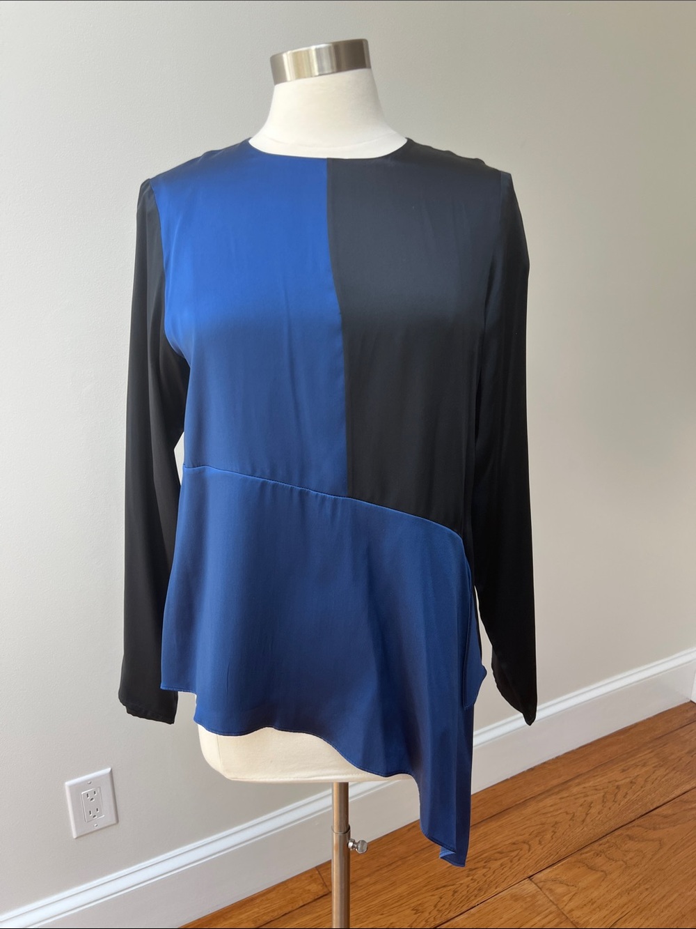 W by Worth Colorblock Blue and Black Long-Sleeve Silk Charmeise Women's Top